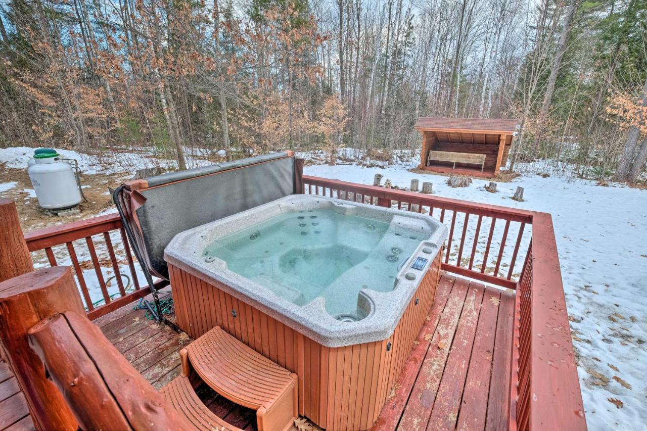 Secluded Johnsburg Retreat With Hot Tub And Fire Pit Vila Exterior foto